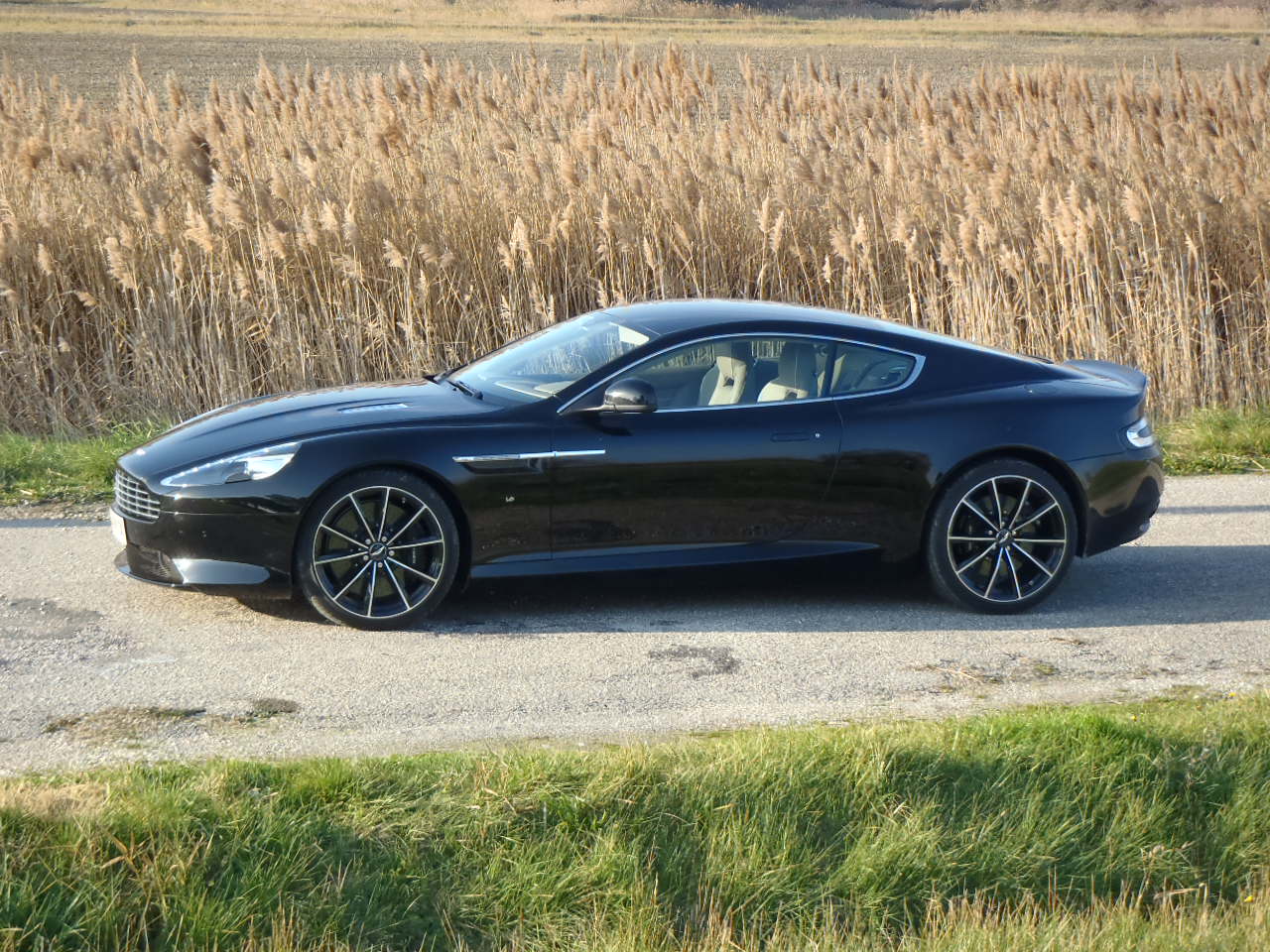 Aston Martin DB6 GT to rent near from Monaco hyere saint tropez